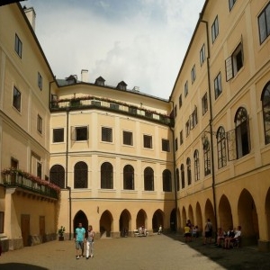 Orlík castle courtyard
